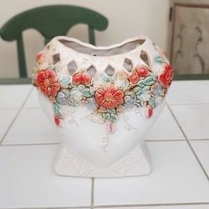 Ceramic flower vase